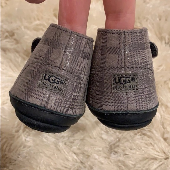 Baby boys Ugg shoes size 2/3 - Picture 2 of 6